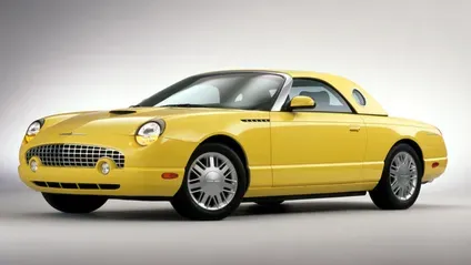 Массивный купе Ford Thunderbird одиннадцатого поколения с хромированным кузовом