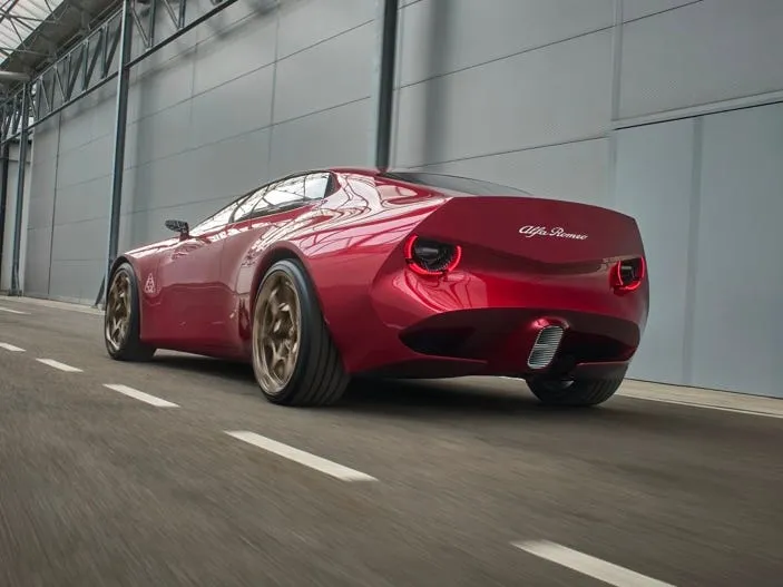 Экстерьер футуристичного купе Alfa Romeo Cuorerosso