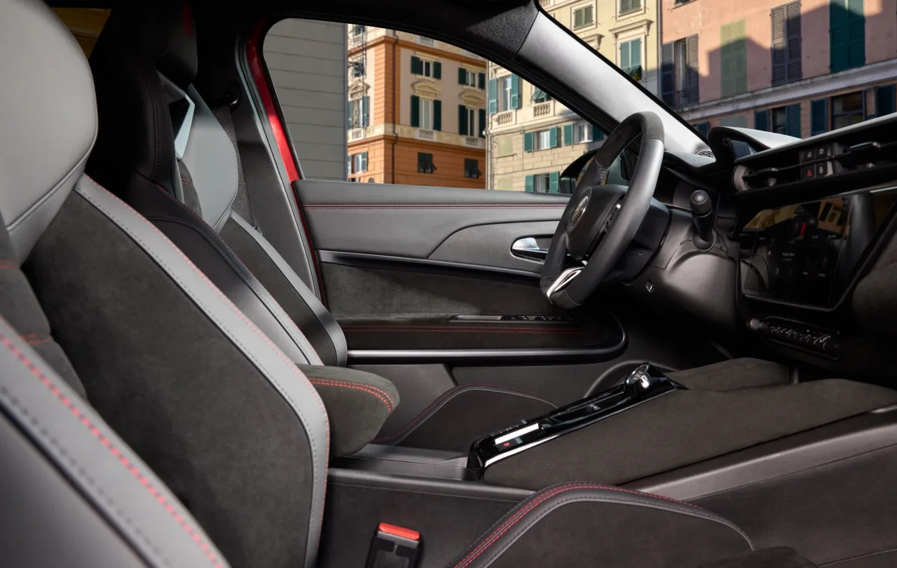 Детали передней части кузова новой модели Alfa Romeo
