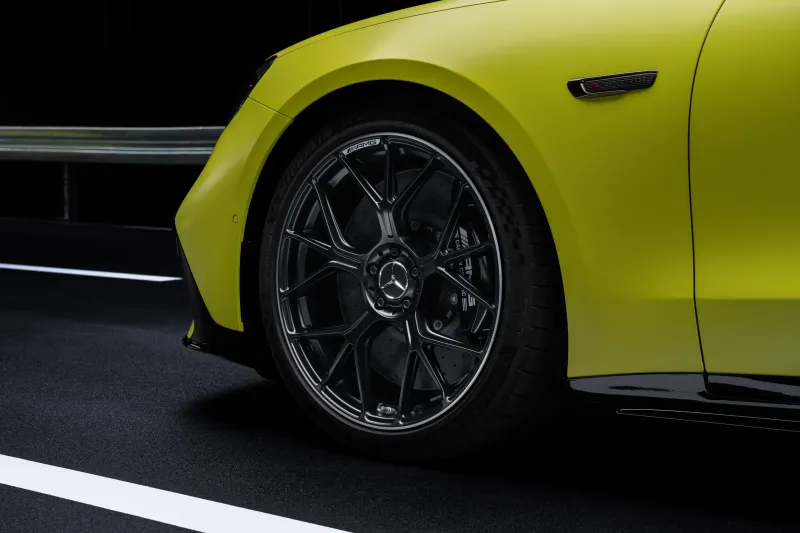 Слушайте искусственный V8 на 1153-сильном AMG GT