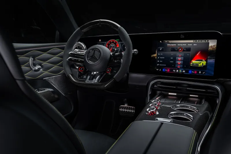Поддельный звук V8 у 1153-сильного AMG GT