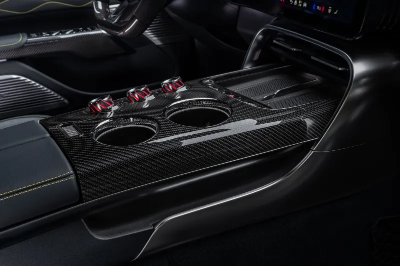 Фантастический рев поддельного V8 на AMG GT с 1153 л.с.