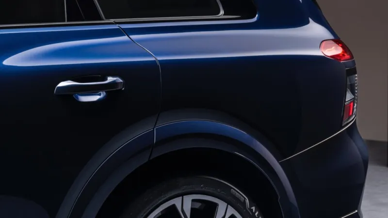 Крупный план концепции электронных дверных ручек Audi Q9