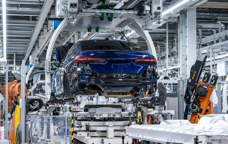 Новинки электромобилей BMW: от iX3 до электрического X5