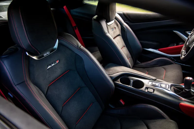 Прокатив 370 миль за два месяца, владелец Camaro купил Mustang
