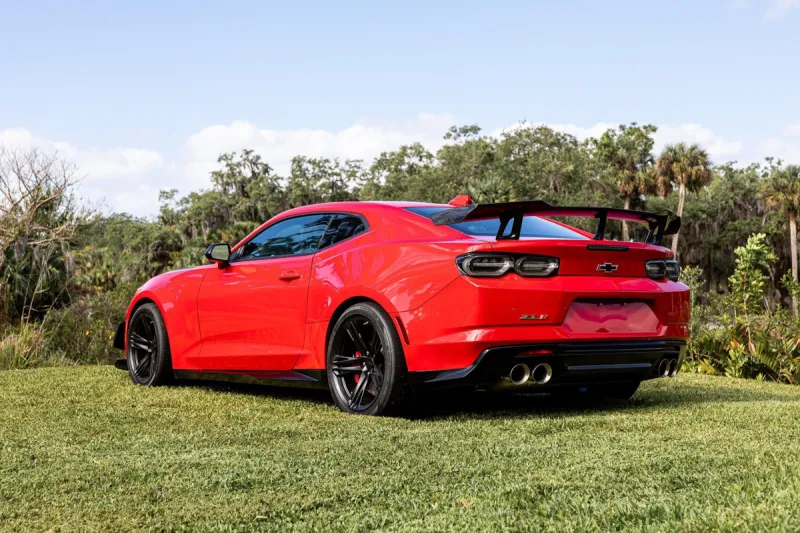 За два месяца на Camaro проехано 370 миль – доход для Mustang