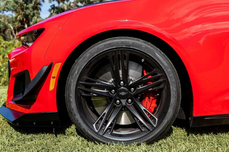 Прокатив 370 миль за два месяца, владелец Camaro заработал на Mustang