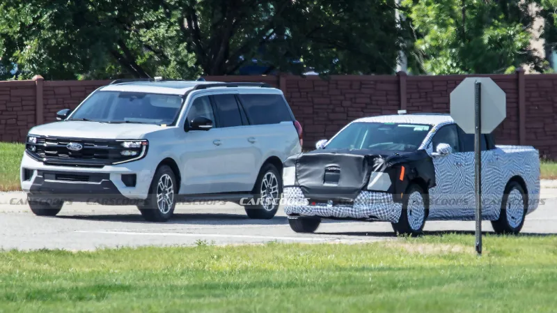 Студийный снимок передней части нового электрокара Ford