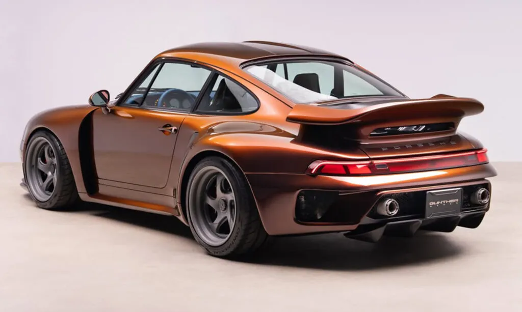 Модифицированный Porsche 993 от Gunther Werks оставляет суперкары позади