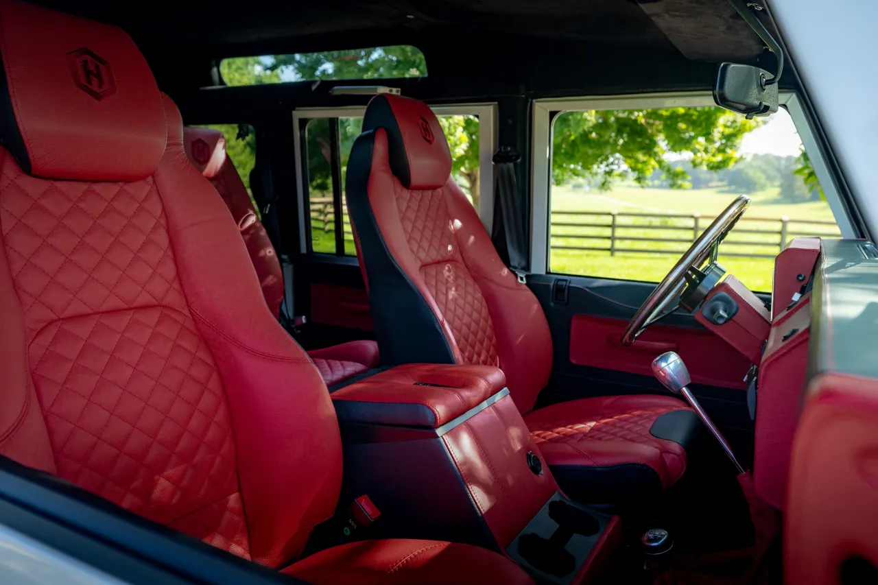 Классический Land Rover Defender после рестомода Helderburg обходится в 2,5 раза дороже Octa
