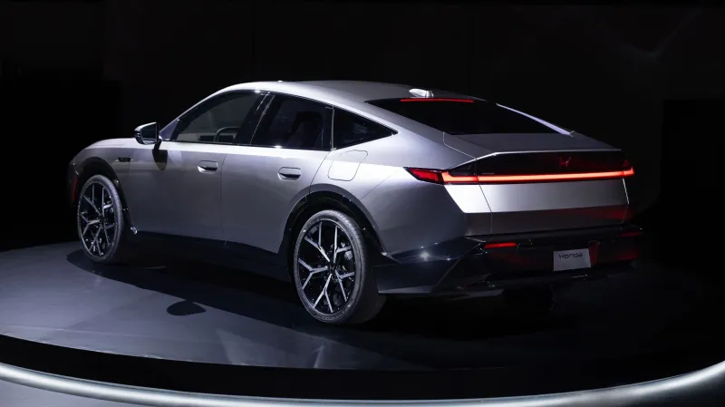 Концепт гибридного седана Honda Fastback и кроссовера Acura RDX без электромобилей