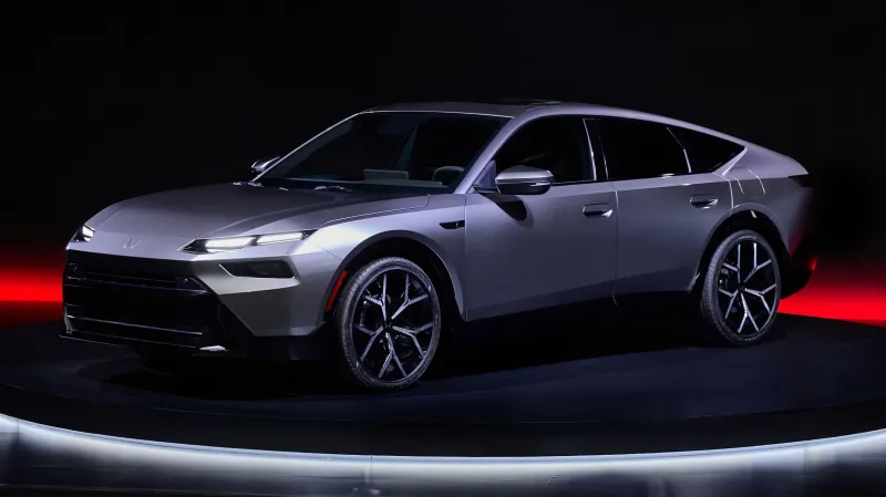 Изображение нового гибридного седана Honda Fastback и Acura RDX без электромобилей