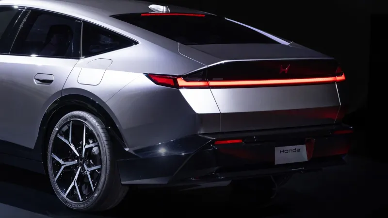 Фотография будущего гибридного седана Honda и кроссовера Acura RDX без электромобилей