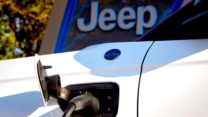 Производитель бросил владельцев Jeep 4xe с проблемными батареями