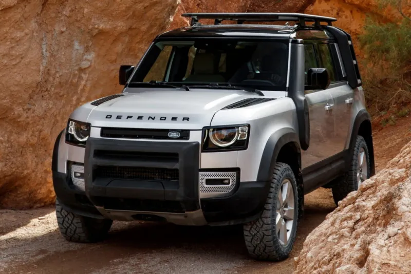 Американский Défender с опорами от Jeep