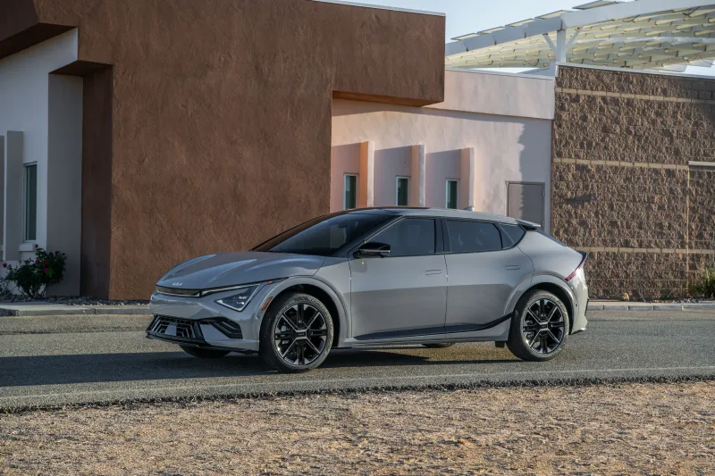 Сравнение ценовых стратегий Kia для моделей EV6 разных лет