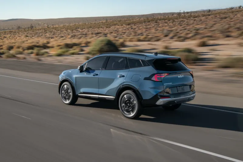 Августские рекордные продажи Kia достигнут благодаря росту спроса на гибриды