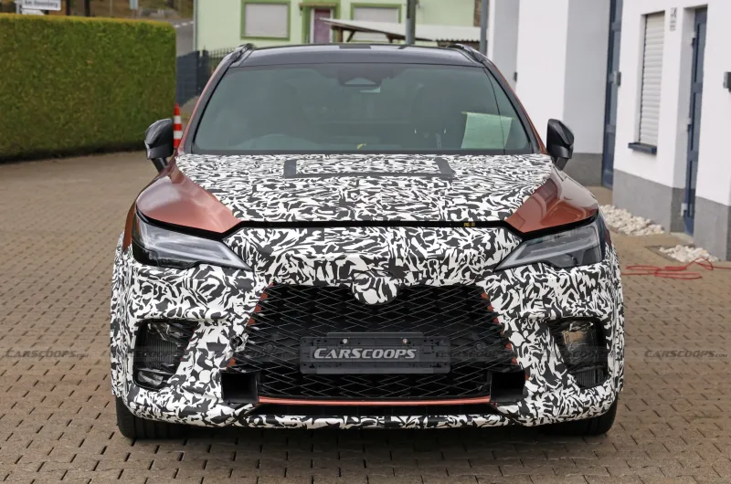 Тестовый мул Lexus RX в процессе скоростных заездов