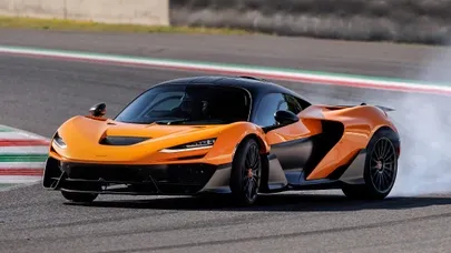 McLaren раскрыла детали своего SUV: конкуренты, гибридный двигатель и материал кузова