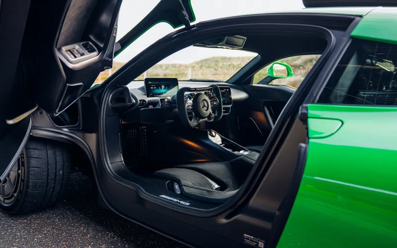 Гиперкар с пробегом: почему AMG One редко выезжает из гаража