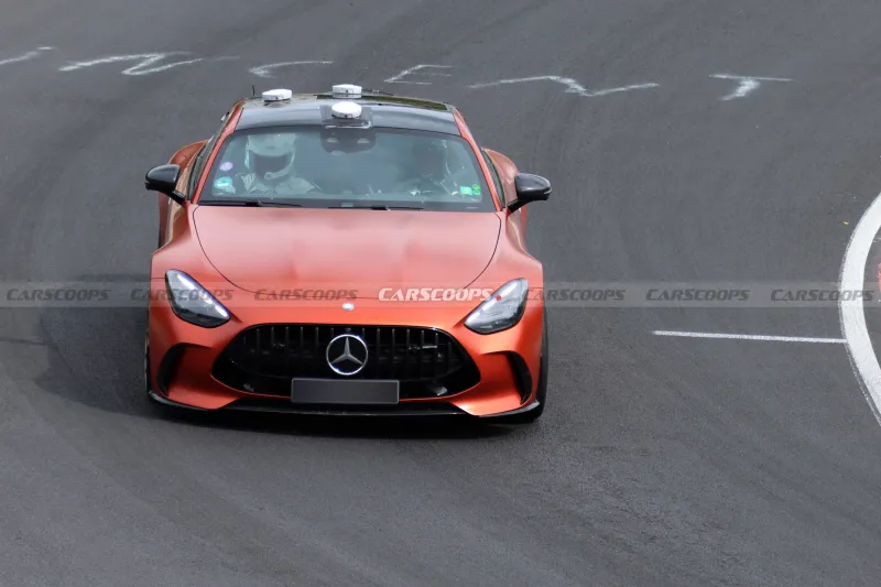 Тестирование автономного управления Mercedes-AMG на знаменитом автодроме