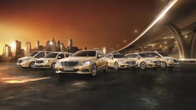 Обновленный бизнес-седан Mercedes E-Class в классической ливрее такси
