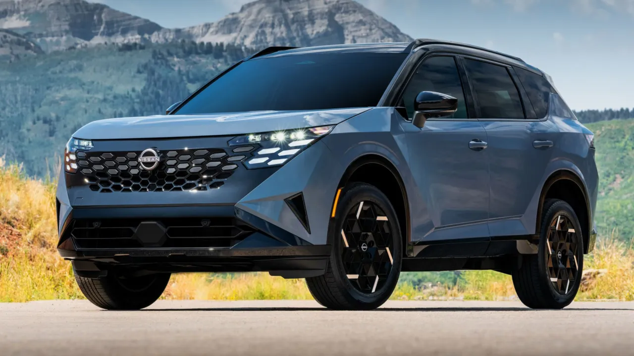 Nissan Rogue Hybrid 2027 — задняя часть со светодиодной оптикой