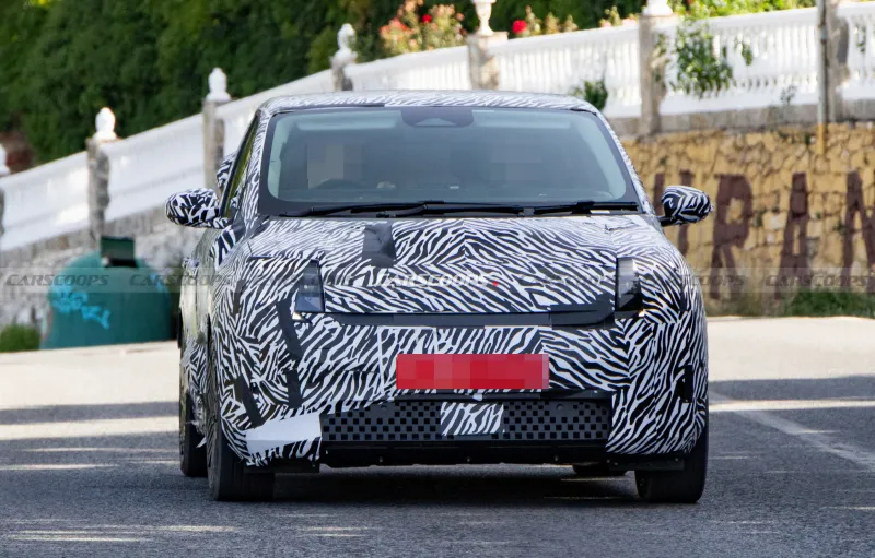 Передняя часть Nissan Wave с квадратными фонарями и C-образной дневной свечой