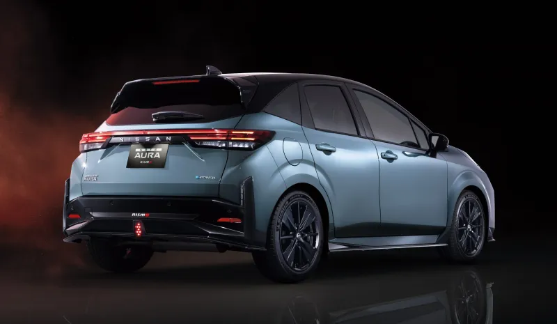 Спортивный дизайн и темный декор нового Nissan Note Aura Nismo Black Limited