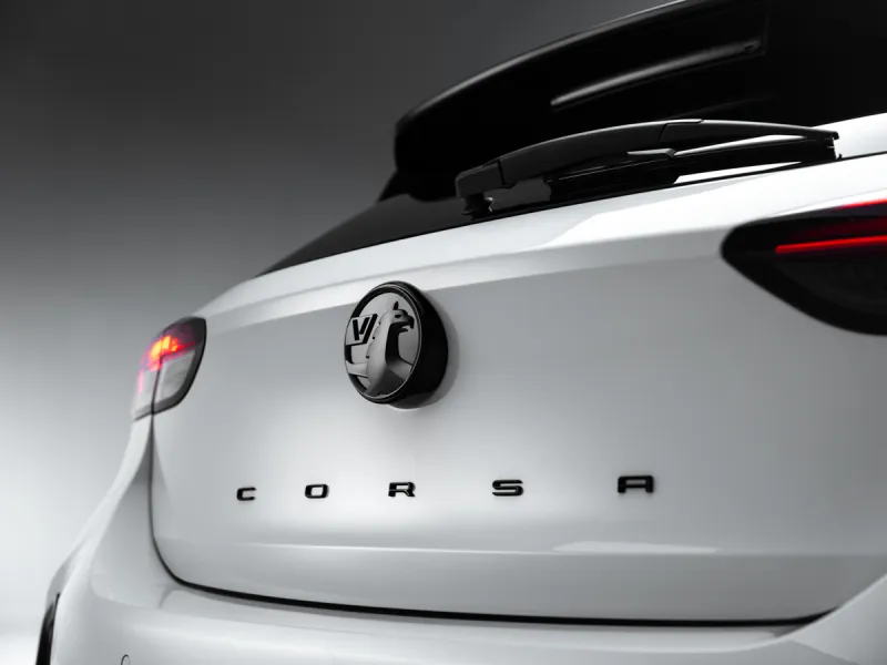 Вид сзади на новый Corsa GSE