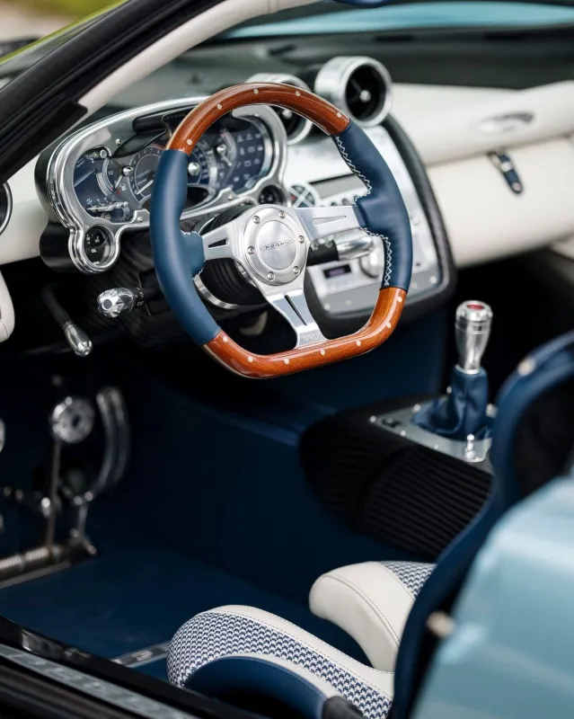 Светло-голубой Pagani Zonda с новым дизайном