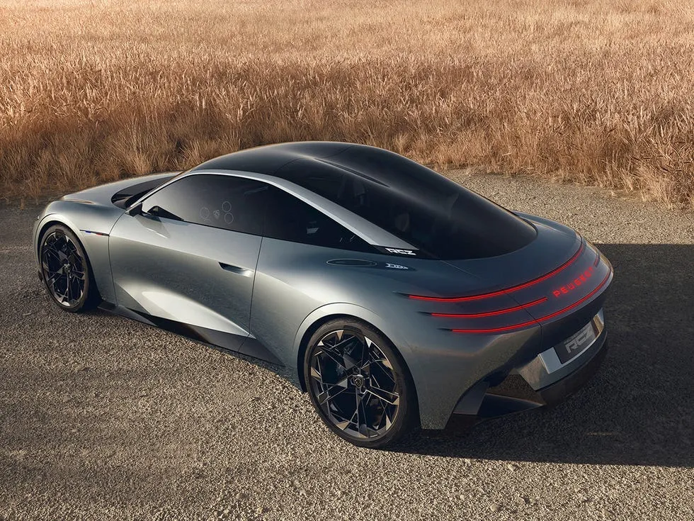 Вид сбоку на концептуальный электрокар Peugeot RCZ Vision