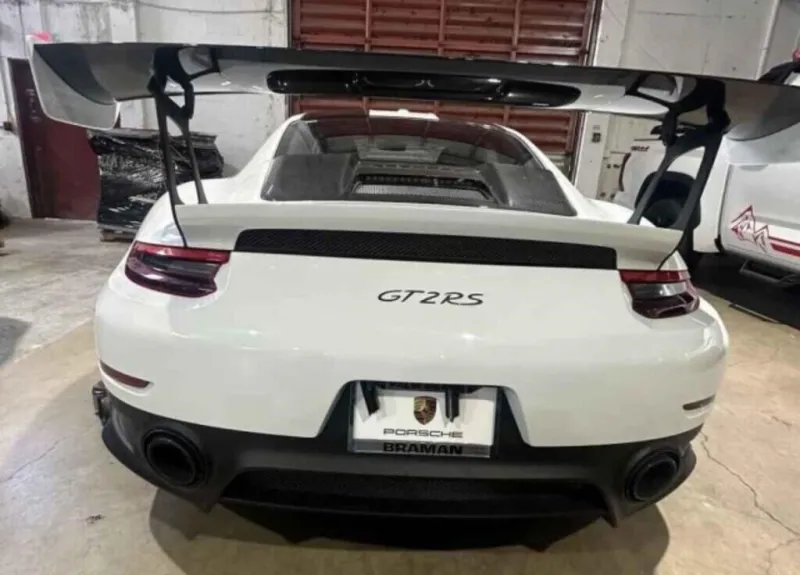 Эксклюзивный Porsche 911 GT2 RS 2018 года с заводским состоянием ушел за рекордные деньги