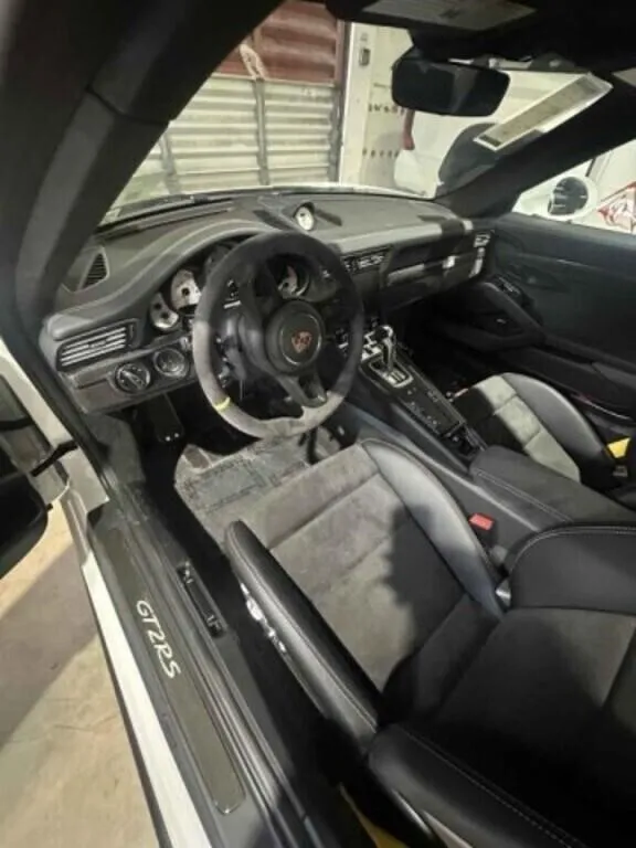 Неисправный, но редкий: Porsche 911 GT2 RS 2018 года продан за $710 000