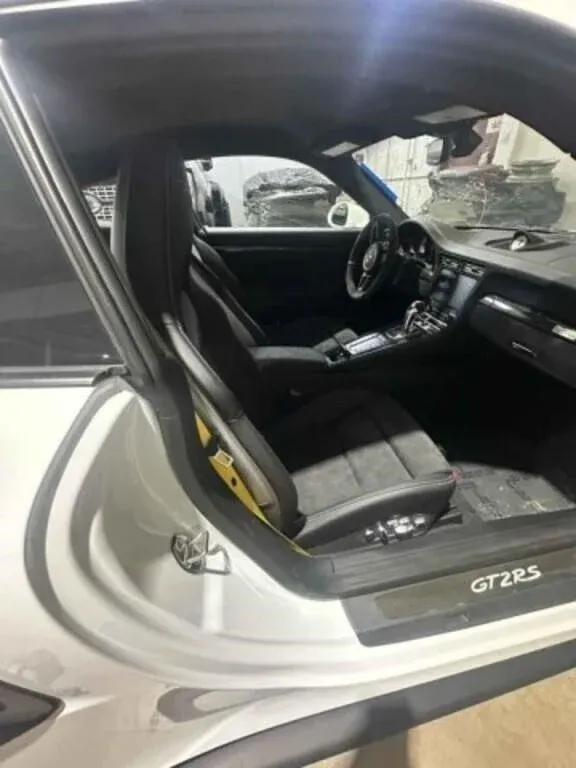 Легендарный Porsche GT2 RS с пробегом 25 миль ушел с молотка за беспрецедентную цену
