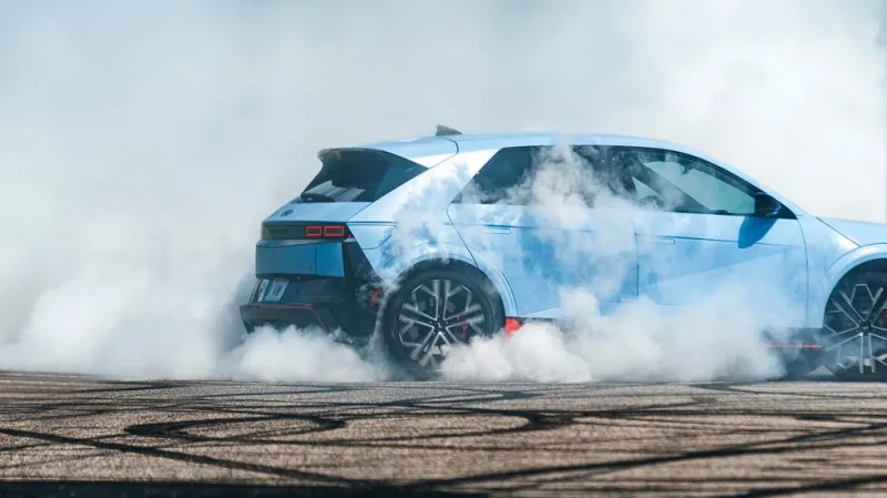 Porsche Macan GTS EV 2026 года
