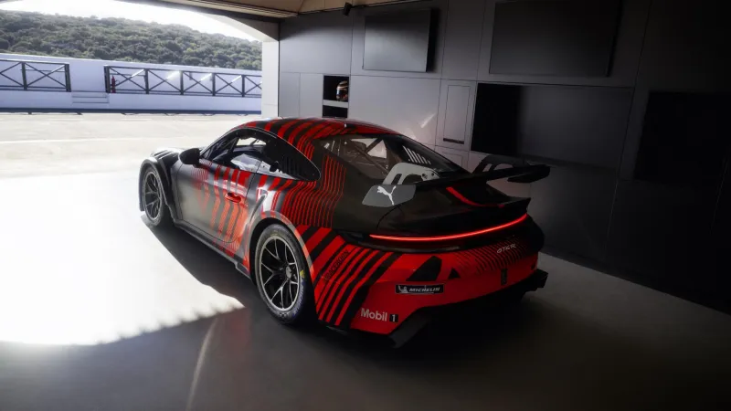 Гоночная версия Porsche 911 для начального уровня