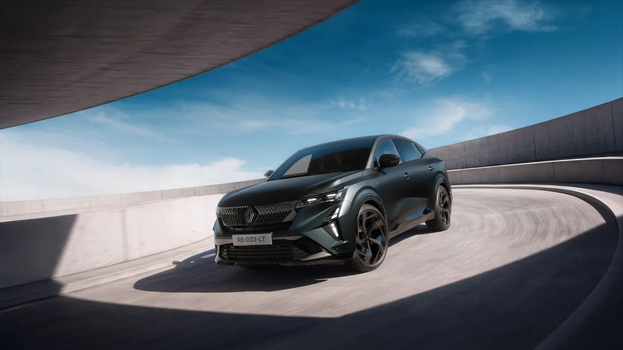Renault Rafale Hypnotic в сатиновой окраске Forest Black