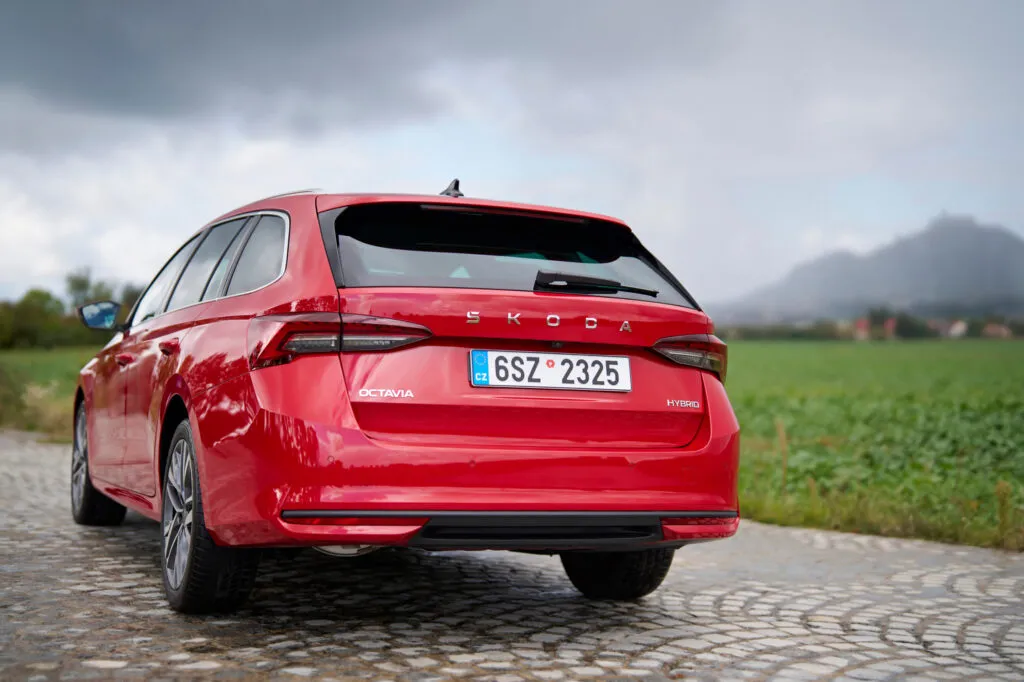 Внешний вид силовой установки Skoda Octavia Hybrid
