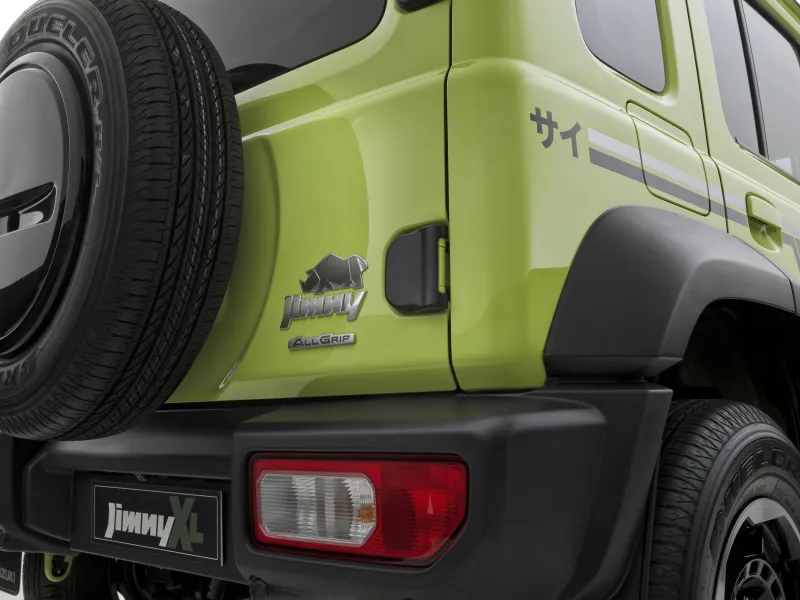 Jimny XL с уникальными легкосплавными дисками и грязевой защитой