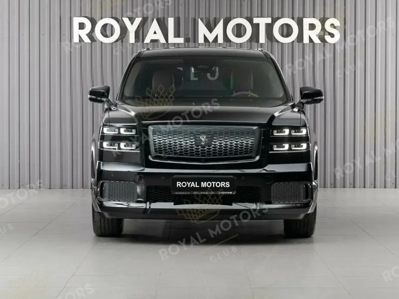 Сравнение цен: Toyota Century SUV против Rolls-Royce Cullinan в России