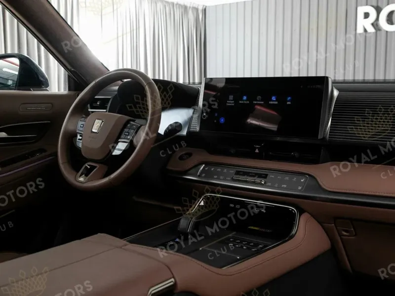 Российские автодилеры предлагают Toyota Century SUV по цене, превышающей Rolls-Royce