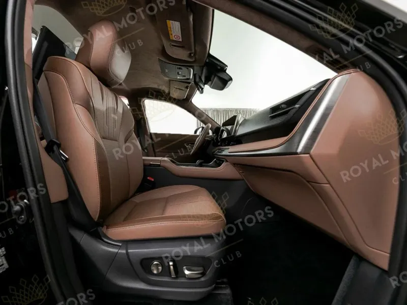 Toyota Century SUV: почему этот японский внедорожник стоит как два Rolls-Royce