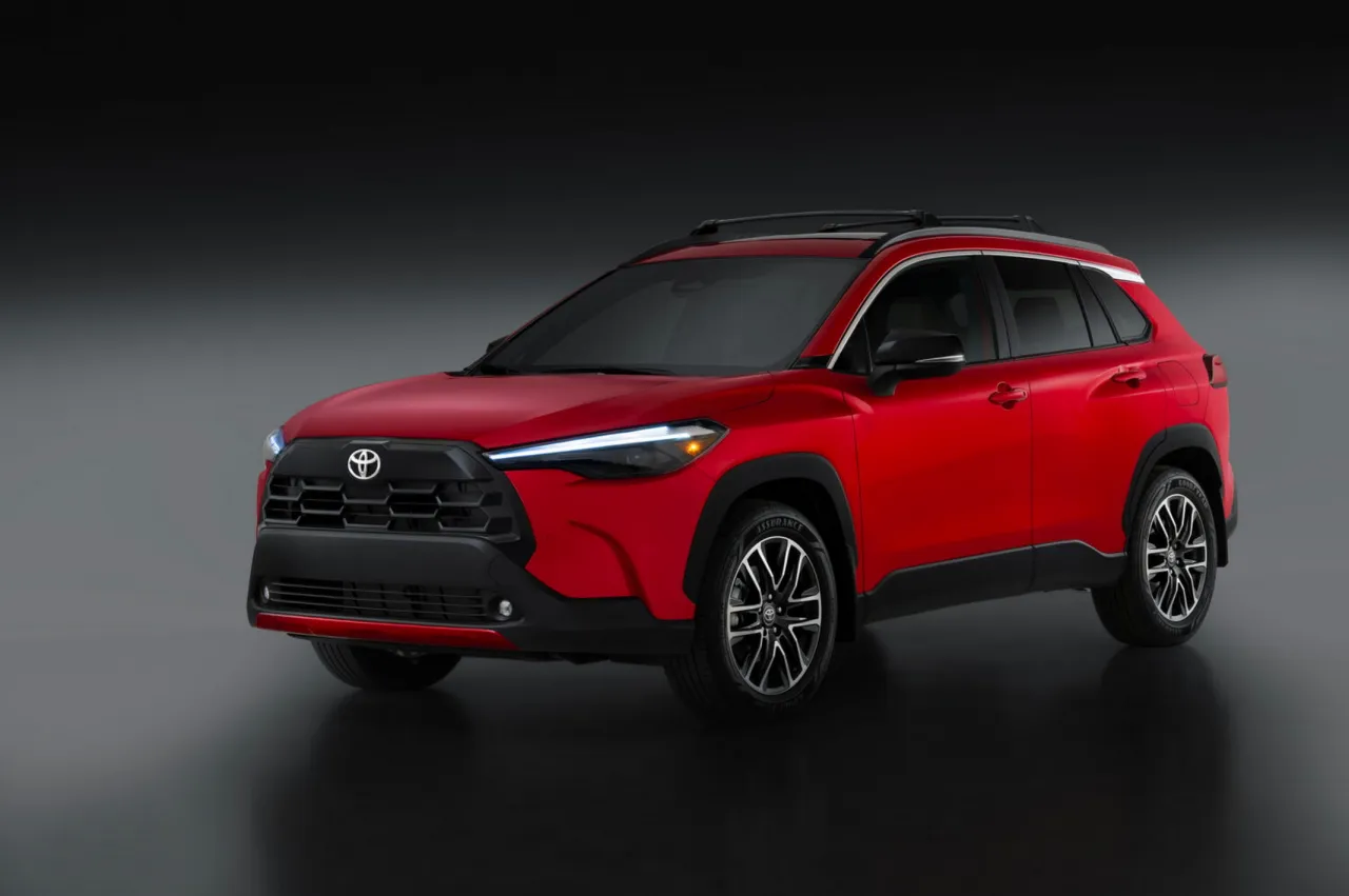 Дизайн передней части кузова Toyota Corolla Cross 2027