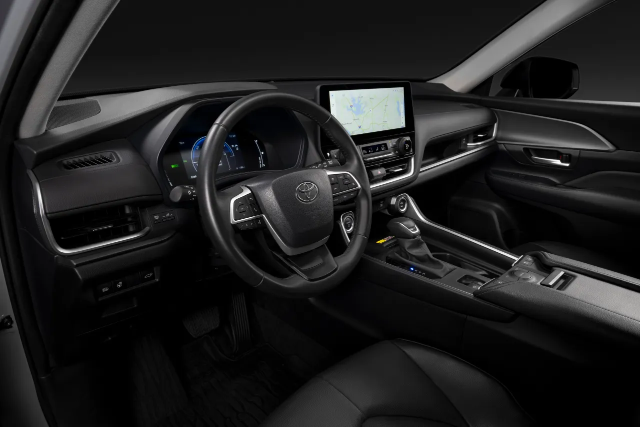 Обновленная версия Toyota Grand Highlander с увеличенным дорожным просветом