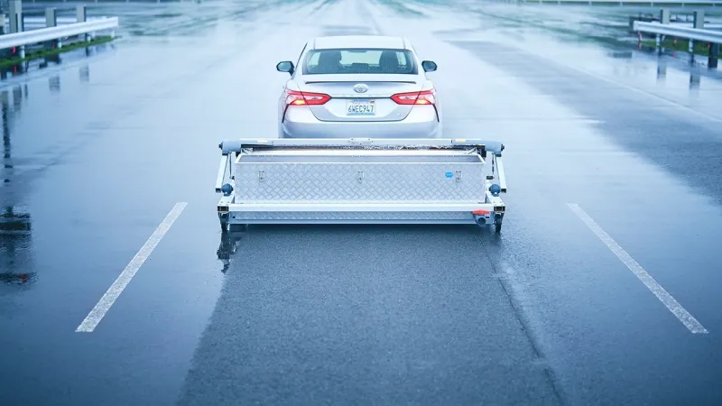 Технология Toyota для быстрого удаления воды с дорожного покрытия