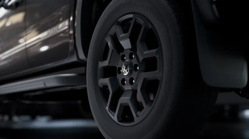 Интерьер Volkswagen Amarok с черной отделкой