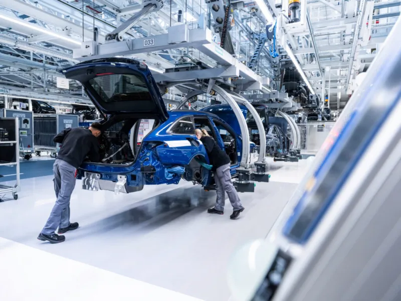 VW's Leaked Restructuring Plan Targets 4 Plants And Tens Of Thousands Of German Jobs -> Перевод: План реструктуризации Volkswagen направлен на закрытие производственных объектов в Германии