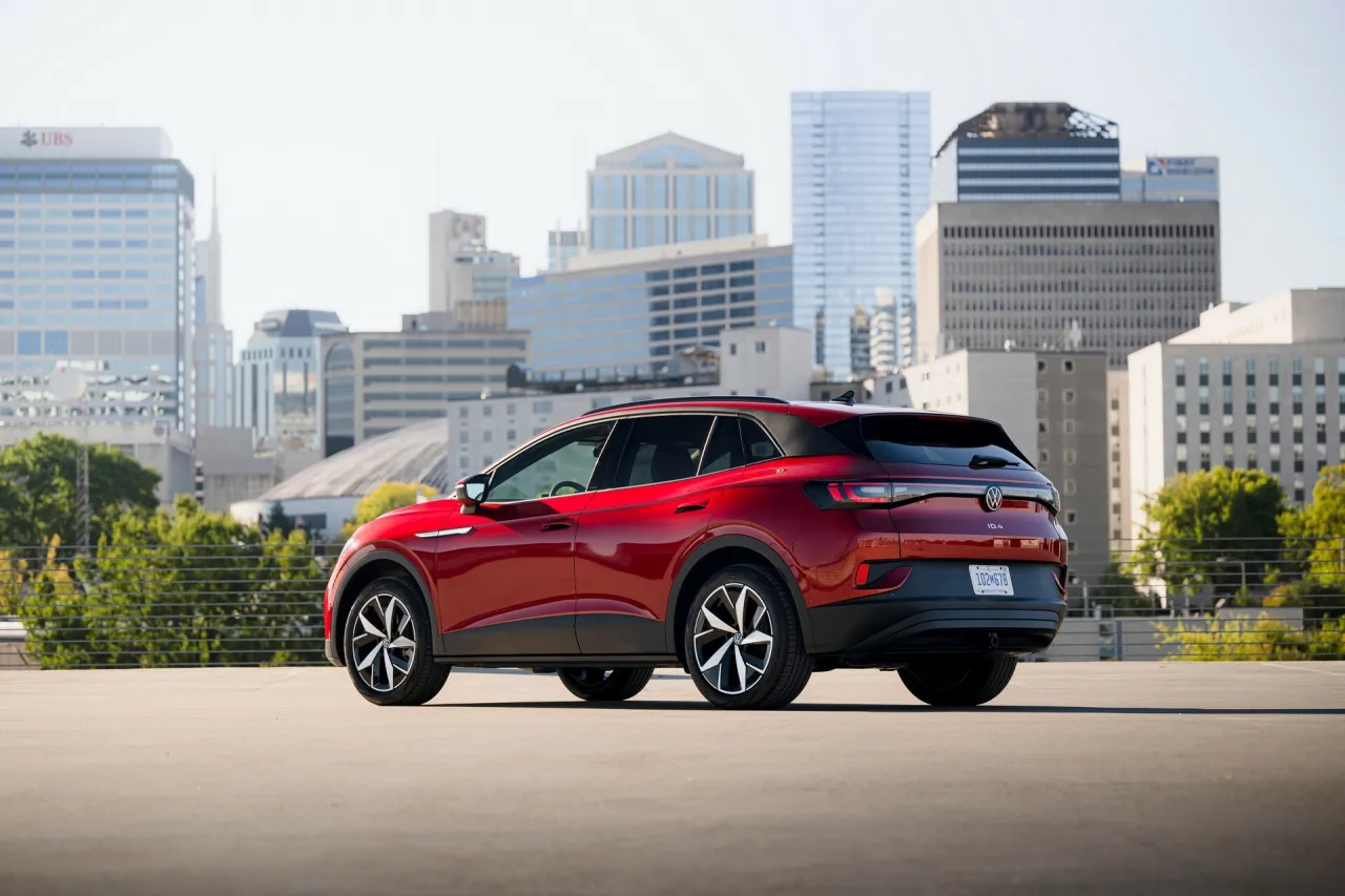 Автомобиль Volkswagen ID.4 перед сменяемостью моделью ID. Tiguan
