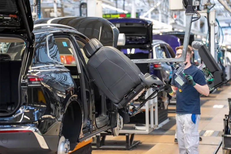 Toyota продает больше автомобилей, несмотря на найм почти на 240 000 человек меньше, чем VW Group